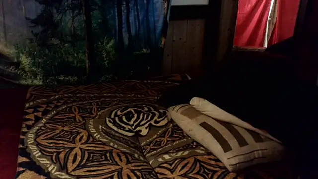 mizziijai: διαδικτυακό σόου στην κάμερα