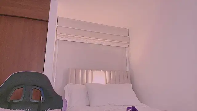 ArianaReynoldss' Live XXX Chat