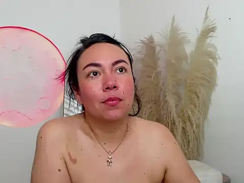 Pokazy przed kamerką – Yadis_hot