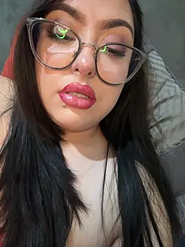 Pokazy przed kamerką – MileyGia