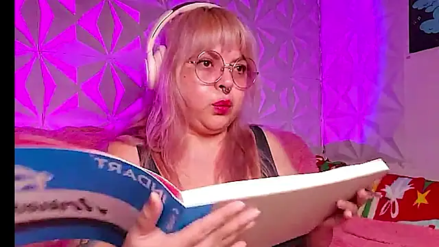 Pokazy przed kamerką – Satyn_doll