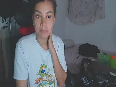 shayna_cute élő XXX-chatje