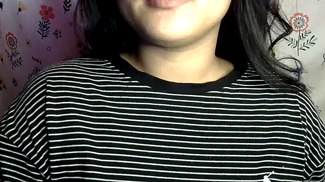 charming_karishma webkamerás műsora