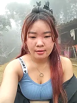 lylylove: διαδικτυακό σόου στην κάμερα