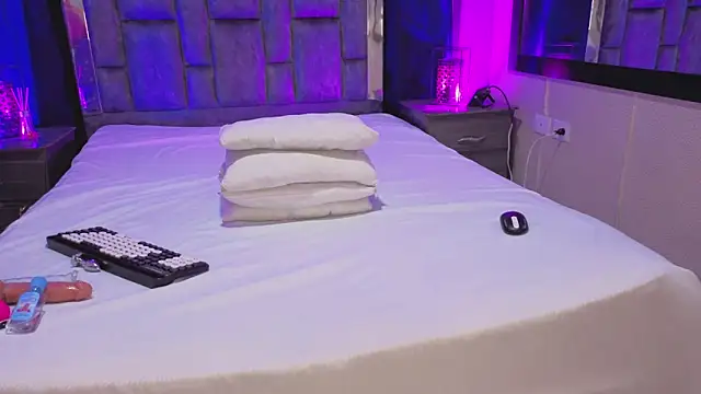 Вебкам-шоу LeoMonnroe