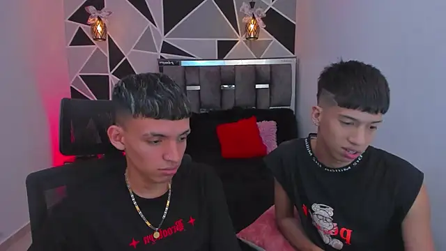 Juan_Nd_Steven: διαδικτυακό σόου στην κάμερα