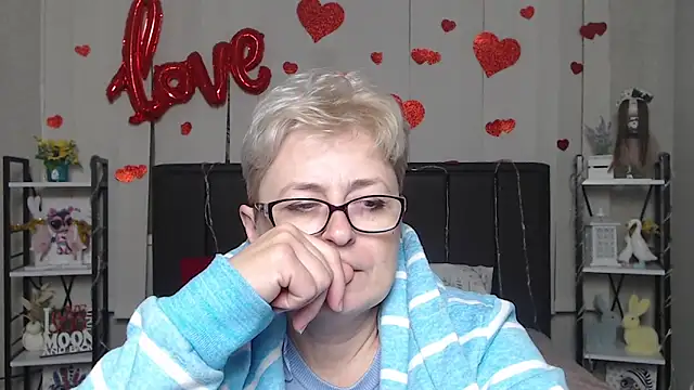 EmiliaGree's Live XXX Chat