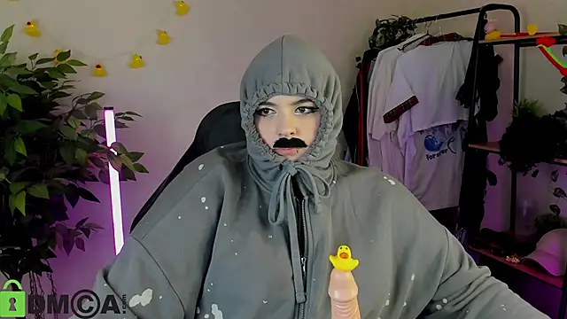 Mia_R0ss élő XXX-chatje