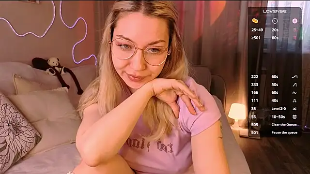 Lilo_Sims Adlı Modelin Canlı XXX Sohbeti