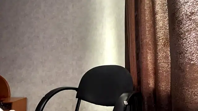 FoxieFlare 即時 XXX 聊天