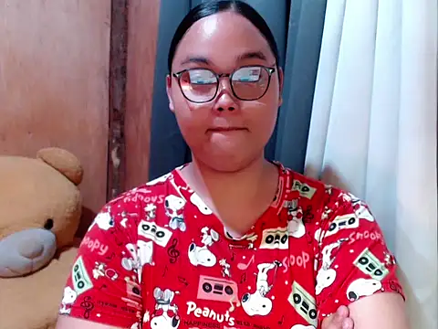 Pokazy przed kamerką – _Lylia