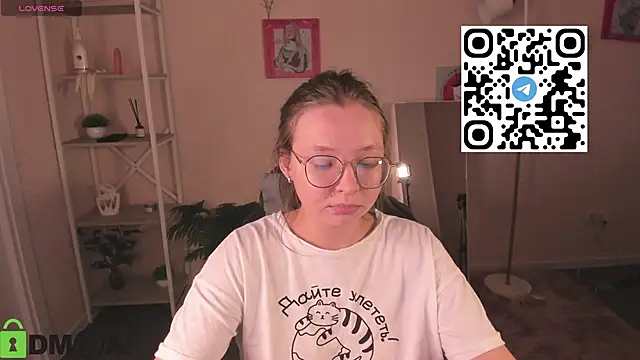 Nuura_Moore Adlı Modelin Canlı XXX Sohbeti