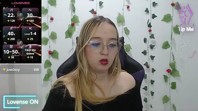 Liaroberts1 Chat XXX in diretta