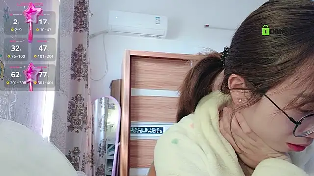 Lili_666 网络视讯表演