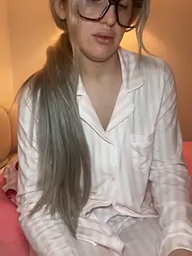 Holly-Glamour Live XXX-Chat