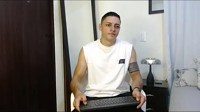 Czat XXX na żywo – Frank_Millers