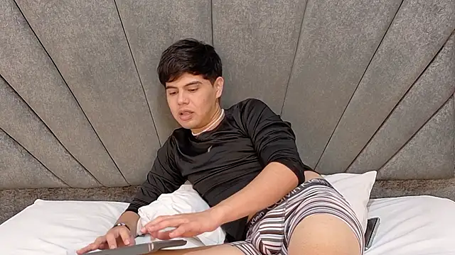 Czat XXX na żywo – Felipe_Cold