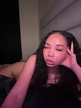 nikkiloveeeのライブXXXチャット