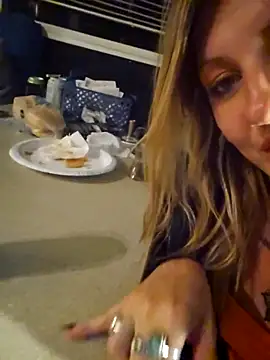 SheIsSomething live XXX chat