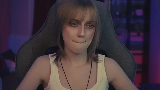 XXX chat uživo modela KiraMontoya