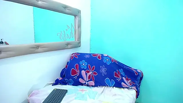 nicol_grey Show in webcam