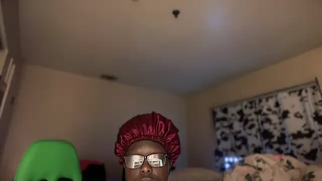 Pokazy przed kamerką – Yagurl___west