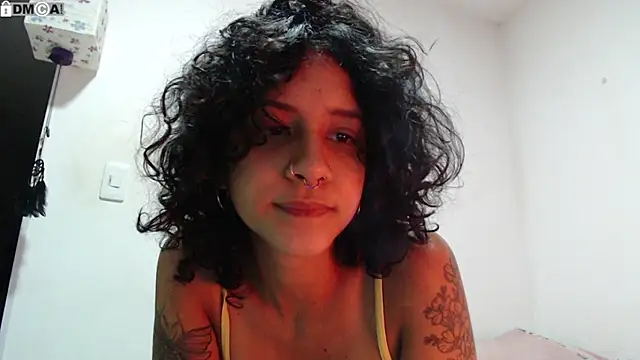 Chatroom XXX en direct de AlinaWoolf_