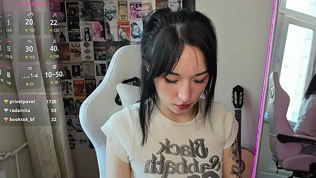 AliceeinWonderlanddd: απευθείας συνομιλία ΧΧΧ