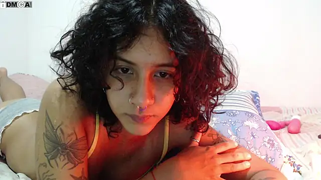 Chatroom XXX en direct de AlinaWoolf_