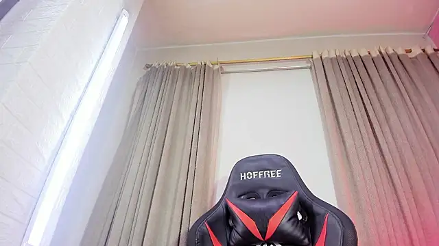 Engel_boss: διαδικτυακό σόου στην κάμερα