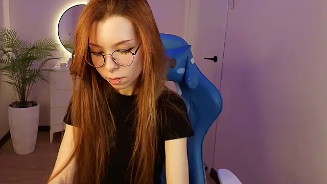 PinkAn8el Adlı Modelin Canlı XXX Sohbeti