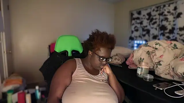 Pokazy przed kamerką – Yagurl___west