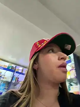 roouse Adlı Modelin Canlı XXX Sohbeti