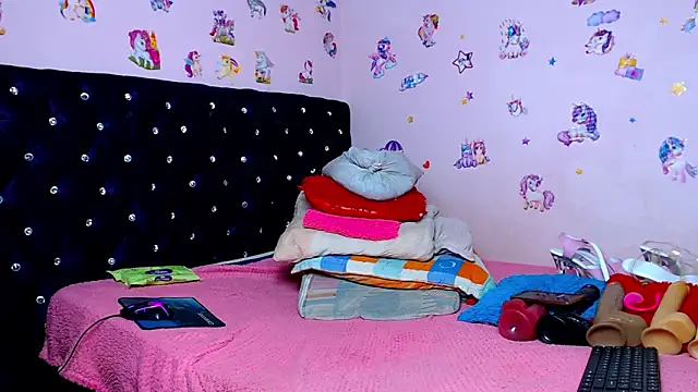 ShantalTsFox Webcam show