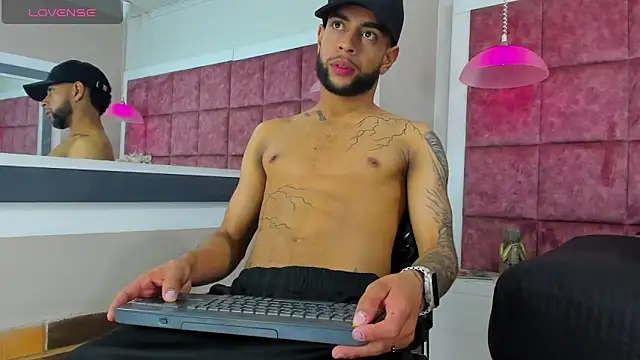 Aiden_Cash7: вебкам-шоу