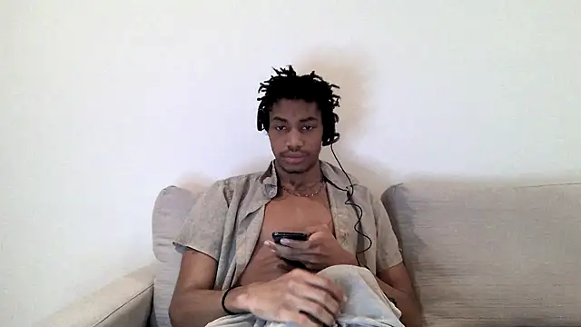 BlackBullTitusのライブXXXチャット