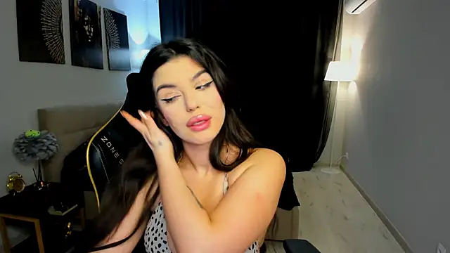 AlluringAriel Webcam show