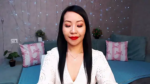 LiaPakのライブXXXチャット