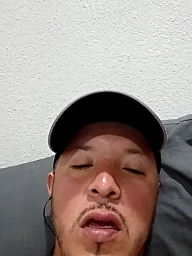 Lalin2323 webkamerás műsora