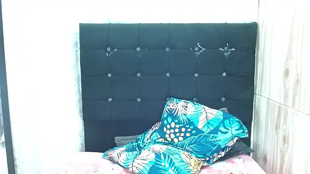 Chat XXX en directo de Camil4_milf_1