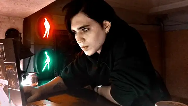 sademobeer élő XXX-chatje