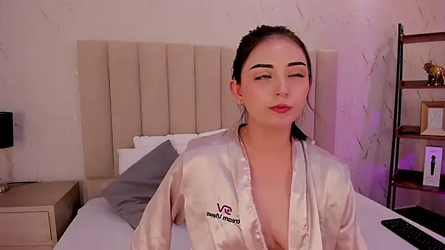 LilithHarperr_ Show in webcam