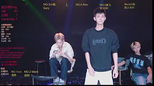 AAA-winner: απευθείας συνομιλία ΧΧΧ