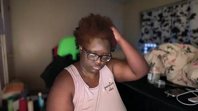 Chat +18 de Yagurl___west ao vivo