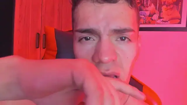 ALPHA_DOMINUS_ Adlı Modelin Canlı XXX Sohbeti