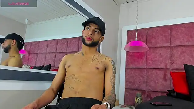 Aiden_Cash7's Live XXX Chat