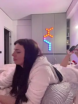 CurlyLara élő XXX-chatje