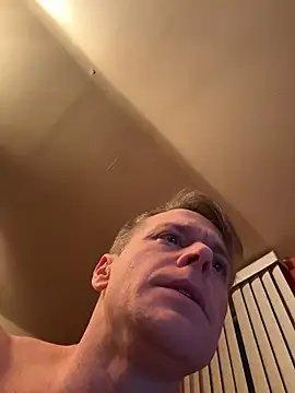 Chat XXX en directo de DILFiGuess1