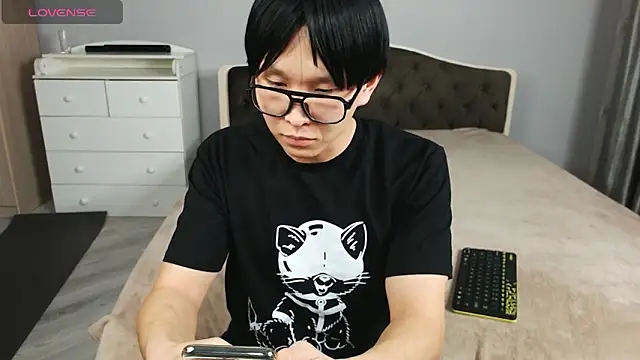 Chat XXX en directo de KaiChicken