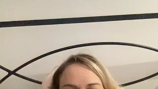 XXX chat uživo modela Sirivane